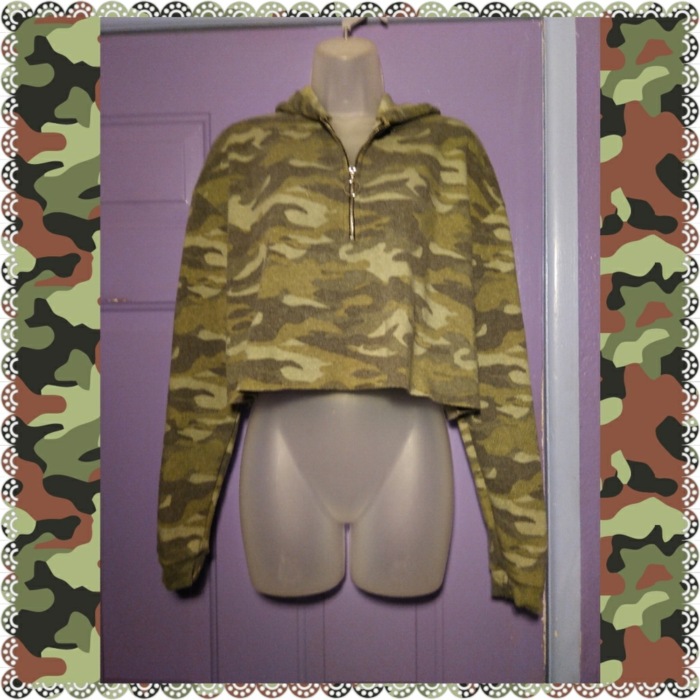 AMP CAMO CROPPED HOODIE-SIZE XL